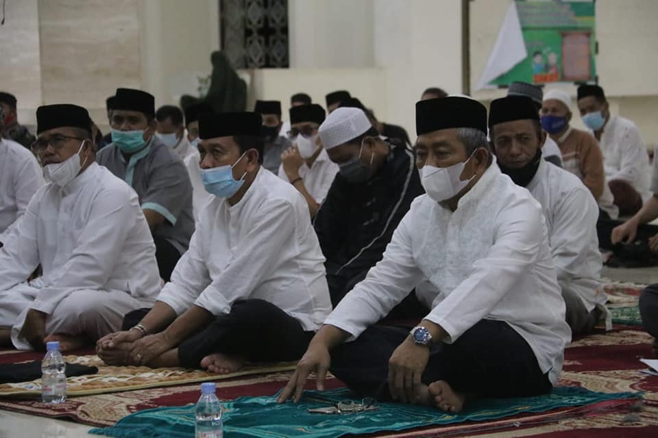 Berkunjung ke Pasangkayu, ABM serahkan Bantuan Hibah Masjid dan Tarawih Berjamaah dengan Masyarakat